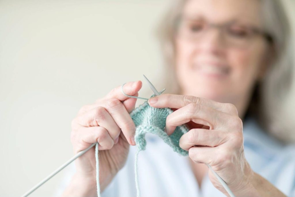 Which is stronger crochet or knit?
